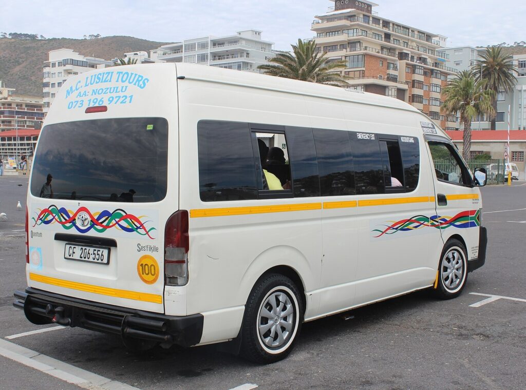 1600px-SouthAfricanMinibus