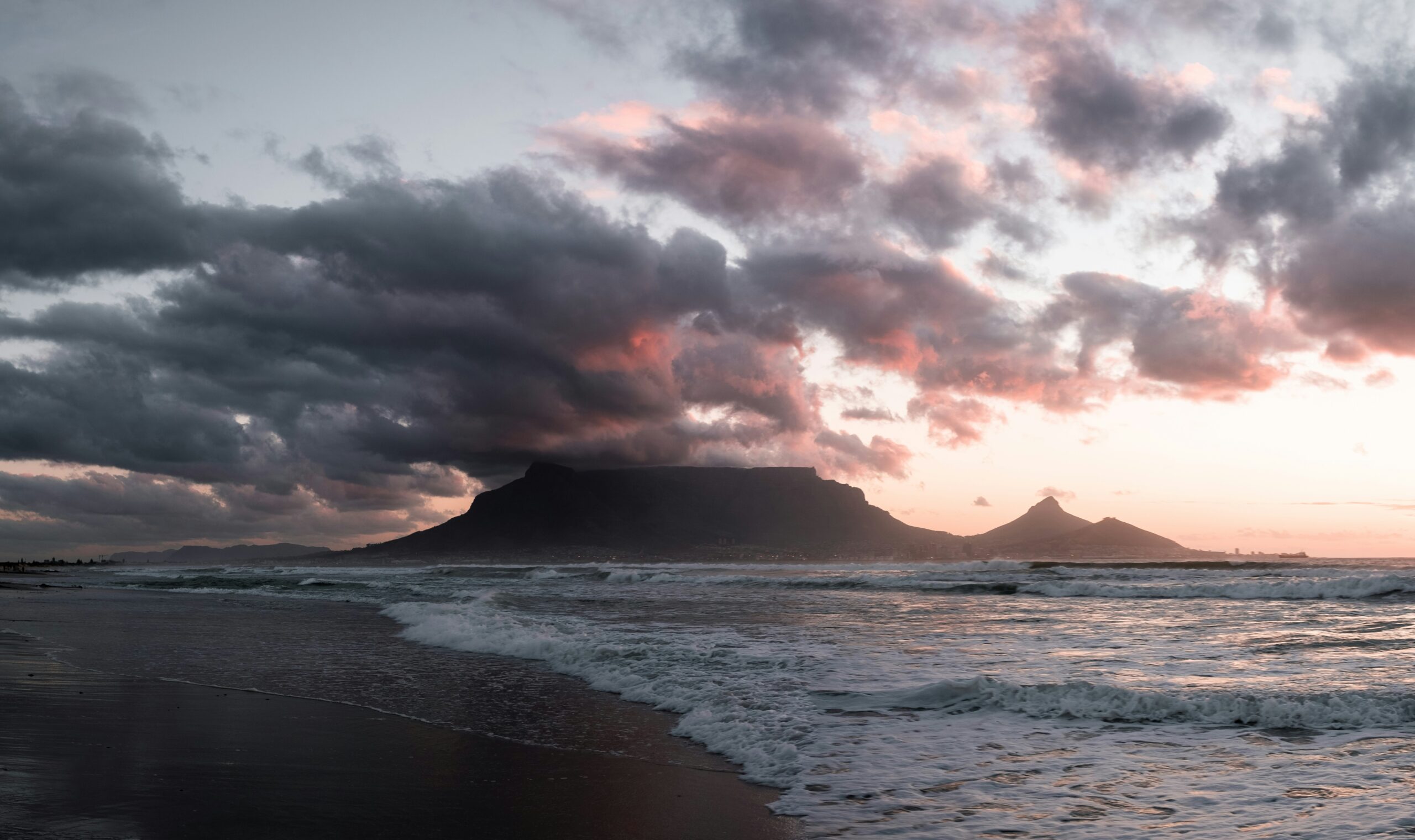A cold front arrives in Cape Town.