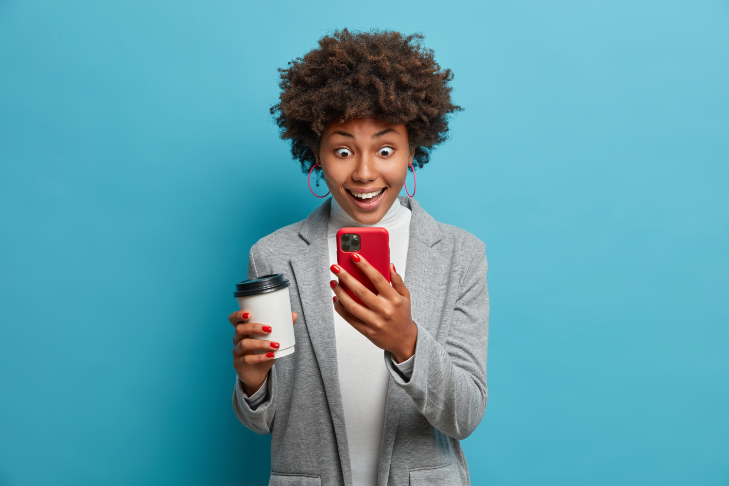 A woman of colour doing a SASSA application for the R370 on her cellphone.