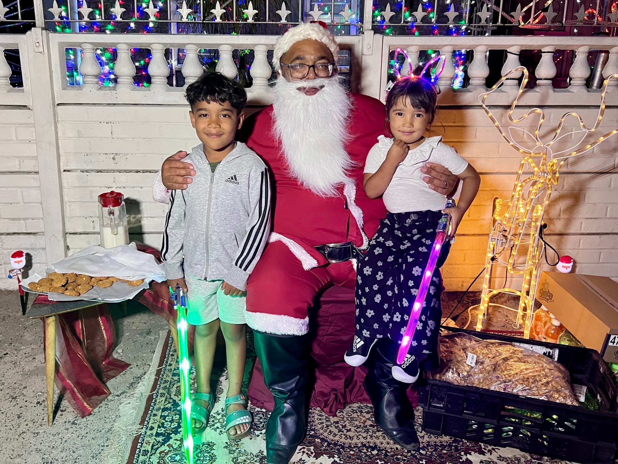 Heideveld’s Front-Yard Santa Spreads Christmas Joy